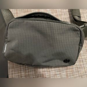 Lululemon Everywhere Belt Bag- olive green/brown/gray